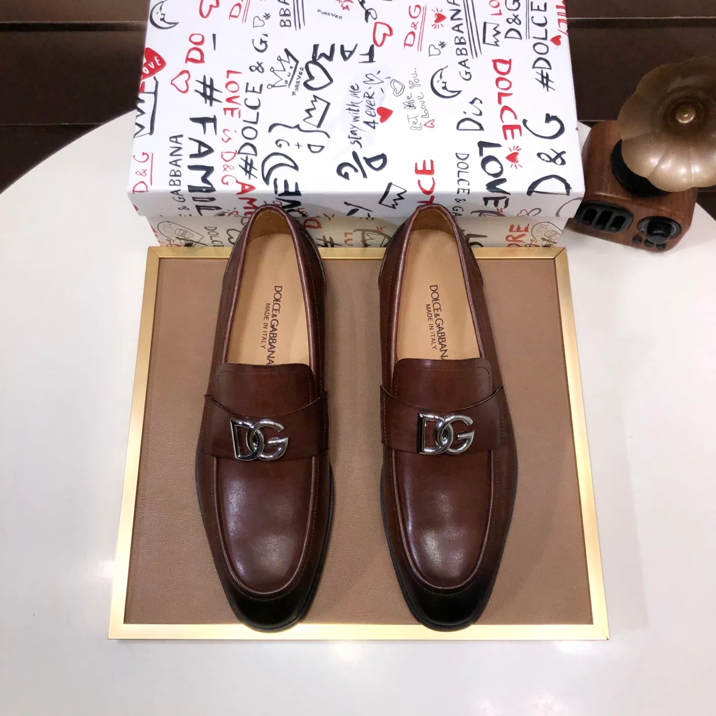 Ex-factory price 500💰DG top quality🔍🔍men's new leather shoes🚹Sold simultaneously at counters⚠Shoe uppers are imported cowhide from Italy, fully imported cowhide lining, imported accessories💪💪, completely 1⃣️ to 1⃣️replica🇮🇹 💪💪, ⚠Sole: The original sole is specially provided by the original factory, the exclusive movable molded sole is super comfortable, ⚠The original factory follows the order, 🔍🔍high quality, you can enter and exit the counter at will, welcome to compare ⚠Number of sizes: 38-44 (45 customized)